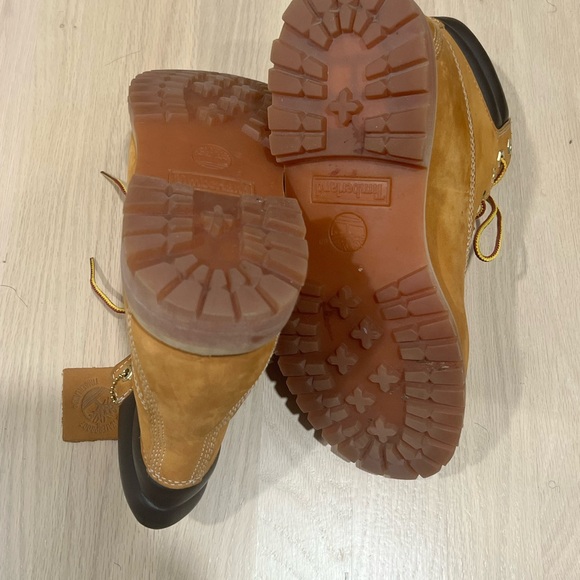 SOLD:Timberland women’s classic boot - Picture 6 of 8